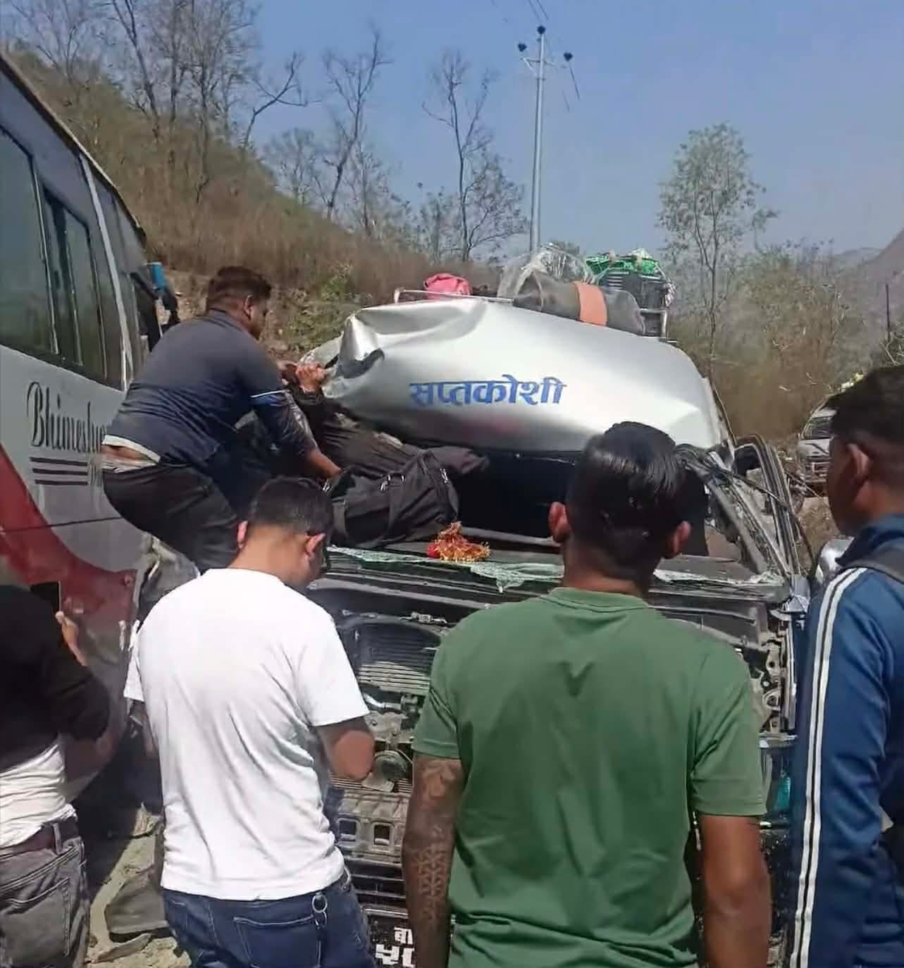 साईटारमा वस हायस ठोकीदा ८ जना घाईते