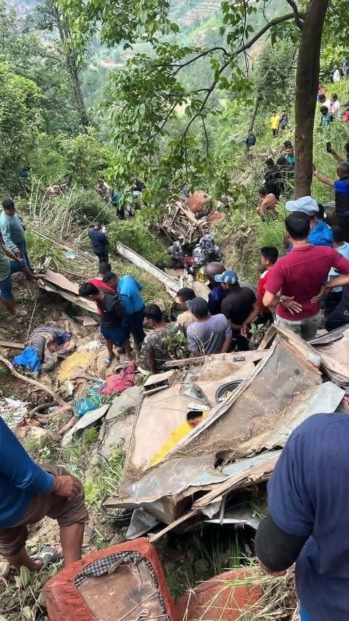 काभ्रेको नमोबुद्ध बुच्चाकोटमा वस दुर्घटना ७ जनाको मृत्यु